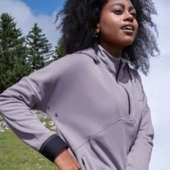 Forro Polar De Montaña Y Trekking Con Capucha Mujer Quechua MH500 Violeta -Regattas Tienda forro polar de montaa y trekking con capucha mujer quechua mh500 violeta 2